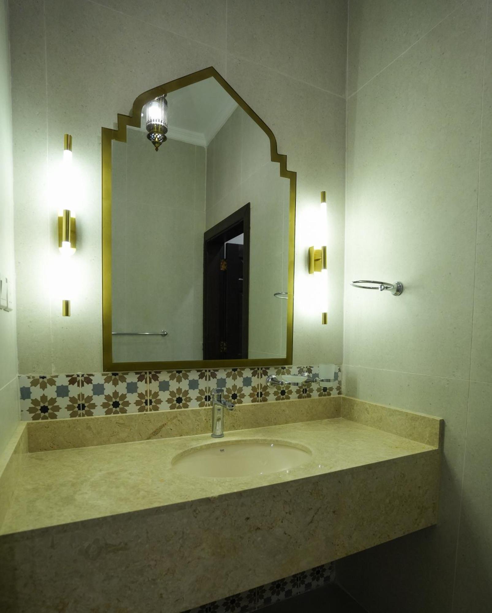 العز * Jeddah